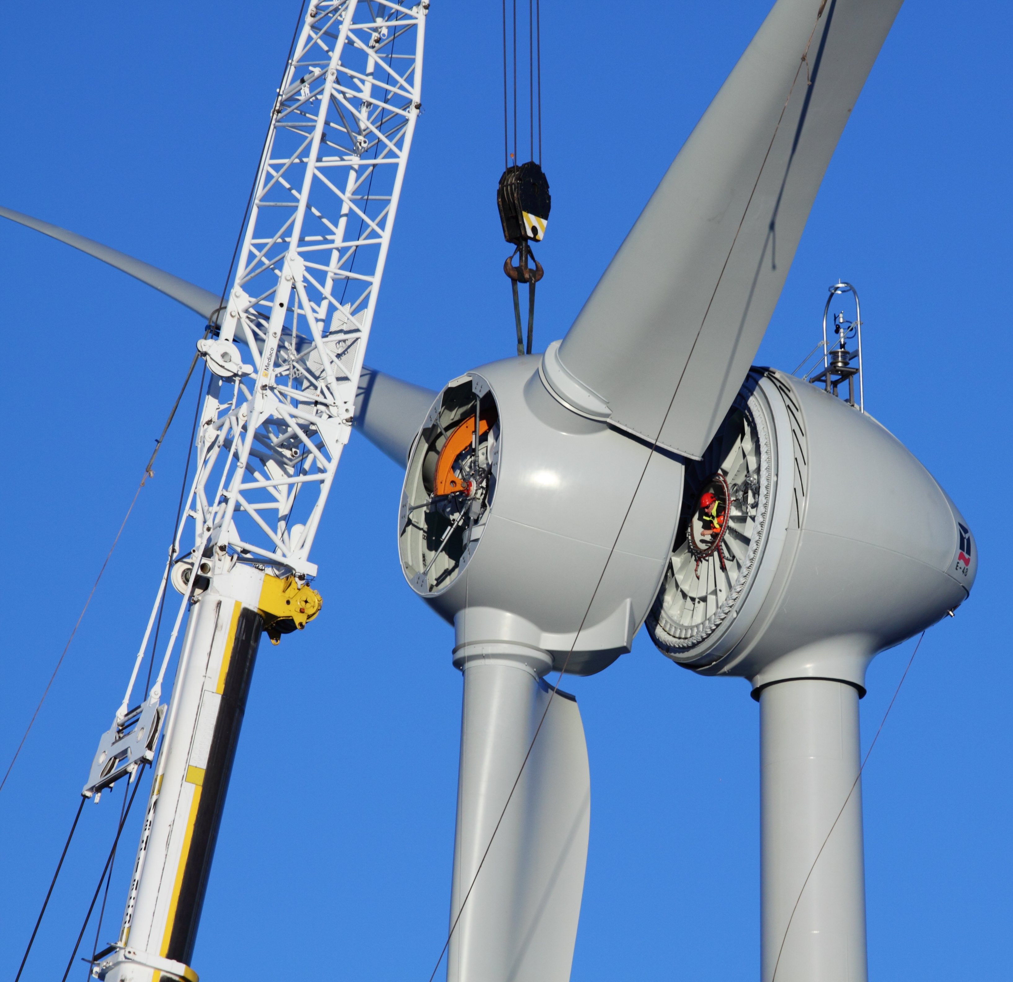 wind-turbine-installation-renewables-prysmian